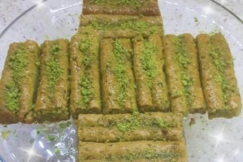 Yeşillim Tatlısı (Yalancı Fıstık Sarması)