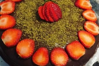 Kakaolu Çilekli Pasta