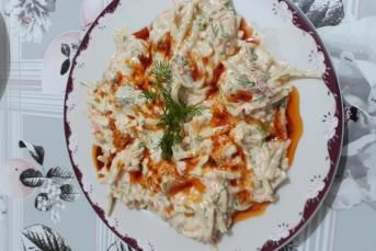Yoğurtlu Erişte Salatası