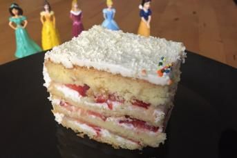 Çilekli Yaş Pasta (Doğum Günü İçin)