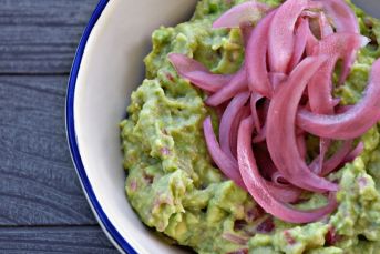 Kırmızı Soğan Turşulu Guacamole (Avokado Ezmesi)