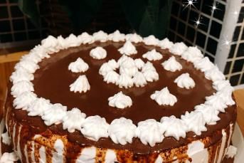 Çikolatalı Ve Frambuazlı Yaş Pasta