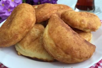 Peynirli Puf Böreği