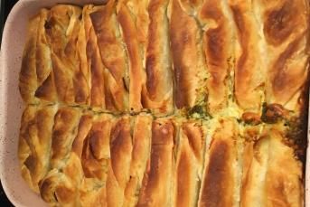 Hazır Yufkadan Kıymalı Ve Peynirli  Sarıyer Böreği