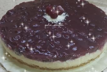 Pişmeyen Cheesecake (Vişneli İrmik Tatlısı)