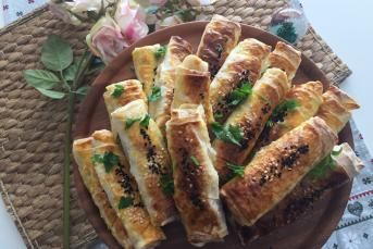 Artan Karnıyarık İçinden Kıymalı Börek