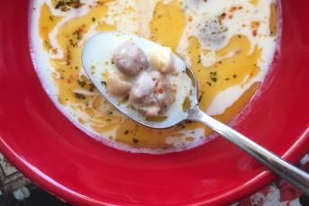 Köfteli Nohutlu Yoğurt Çorbası