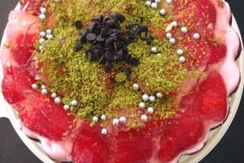 Çilekli Kolay Pasta (Ev Yapımı)