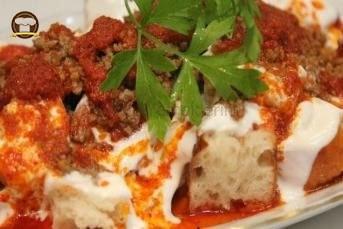 Yoğurtlu Pideli Kebap