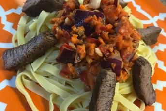 Biftek Ve Sebze Soslu Tagliatelle (Makarna)