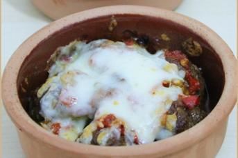 Güveçte Kaşarlı Köfte