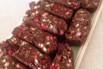 Narlı Ve Kuru Üzümlü Mozaik Pasta