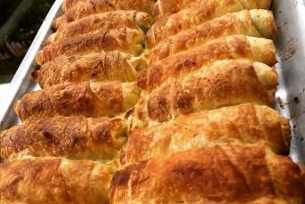 Lorlu Kaşarlı Pofuduk Börek