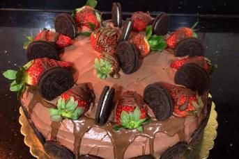 Çilekli Oreolu Pasta