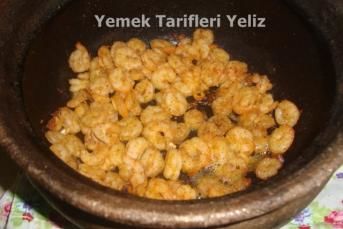Güveçte Tereyağlı Karides