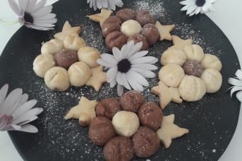 İki Renkli Çiçek Kurabiye