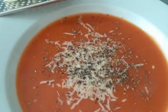 Sarımsaklı Domates Çorbası