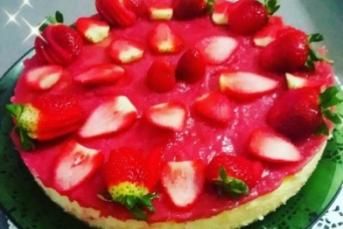 Çilek Soslu Cheesecake