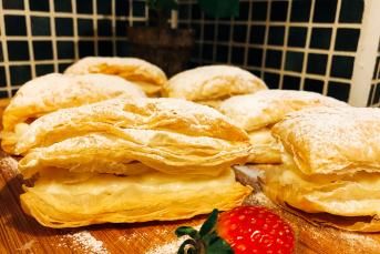 Kremalı Muzlu Milföy Pasta (Çok Leziz)