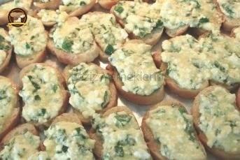 Yumurtalı Peynirli Ekmekler