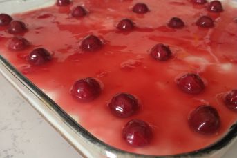 Vişneli Kolay Pasta Tarifi