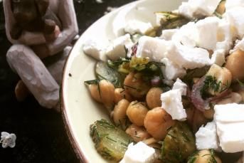 Peynirli Nohut Salatası