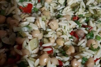 Nohutlu Şehriye Salatası