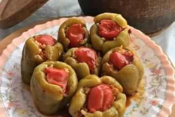 Güveçte Etli Biber Dolması