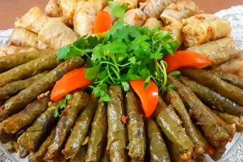 Etsiz Yaprak Lahana Sarması (Bol Salçalı)